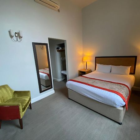 The Riverside House Hotel Mildenhall Dış mekan fotoğraf
