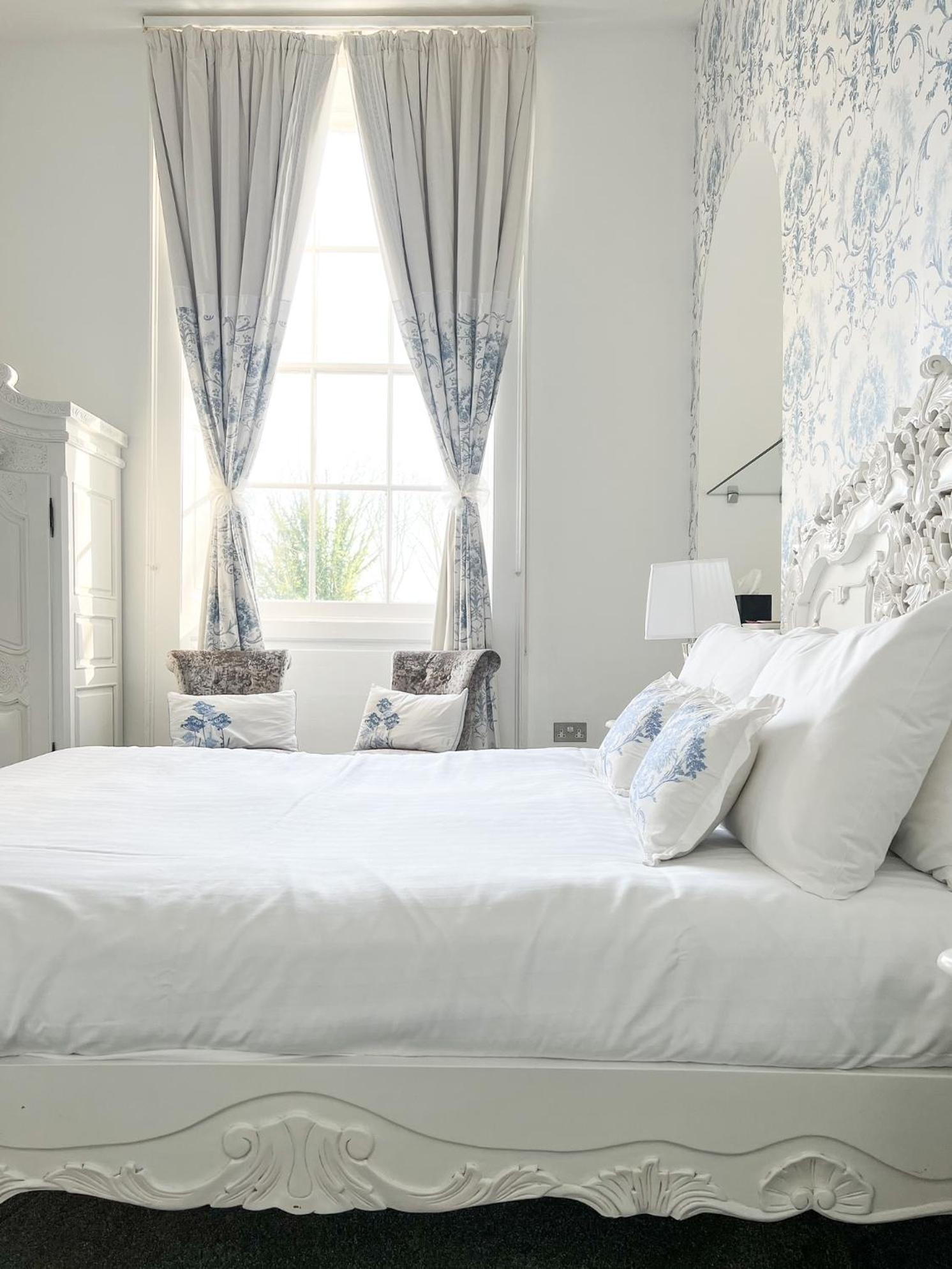 The Riverside House Hotel Mildenhall Dış mekan fotoğraf
