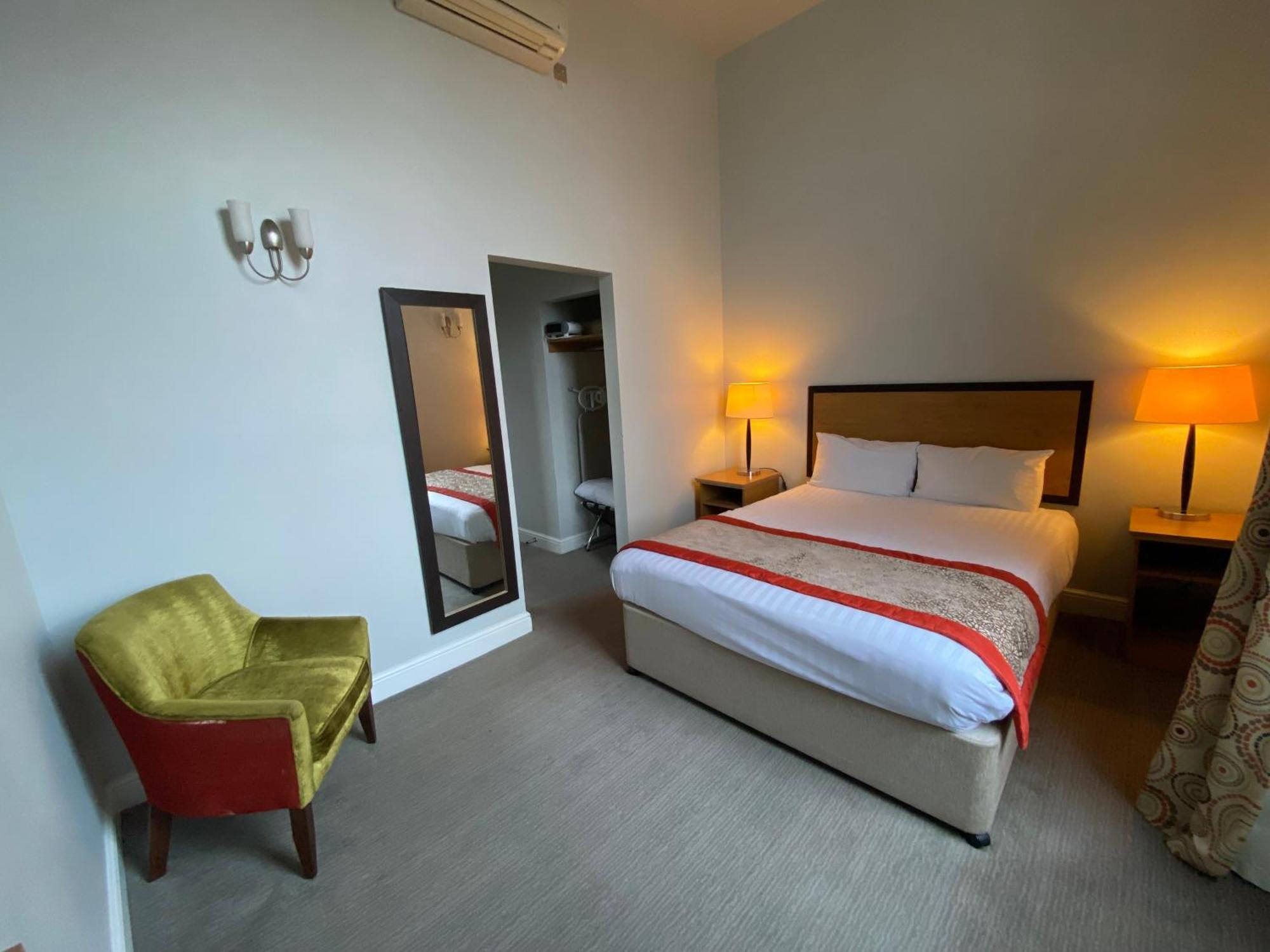 The Riverside House Hotel Mildenhall Dış mekan fotoğraf