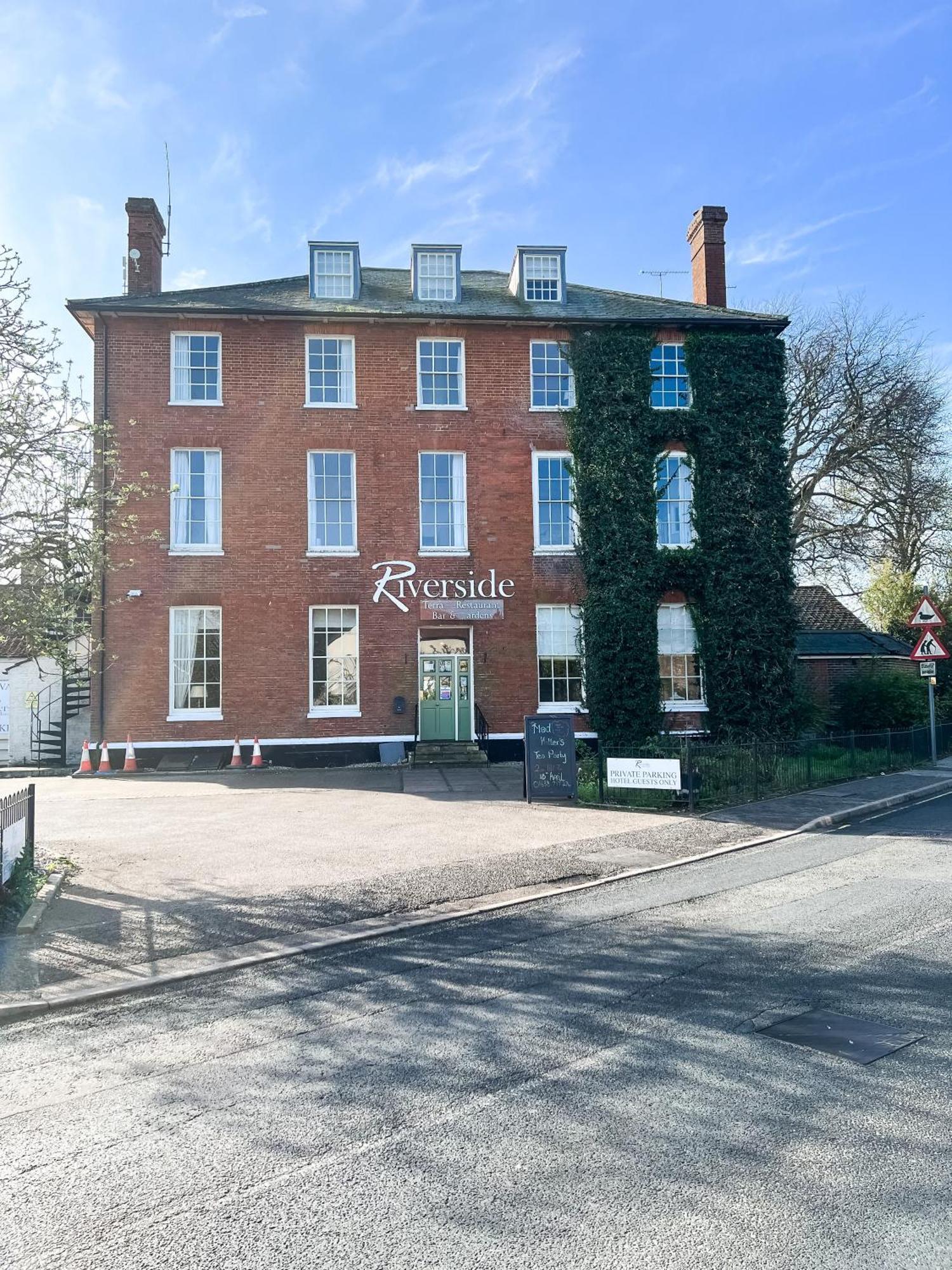 The Riverside House Hotel Mildenhall Dış mekan fotoğraf