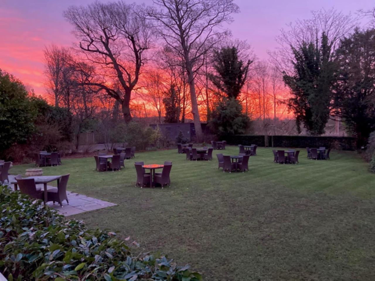 The Riverside House Hotel Mildenhall Dış mekan fotoğraf