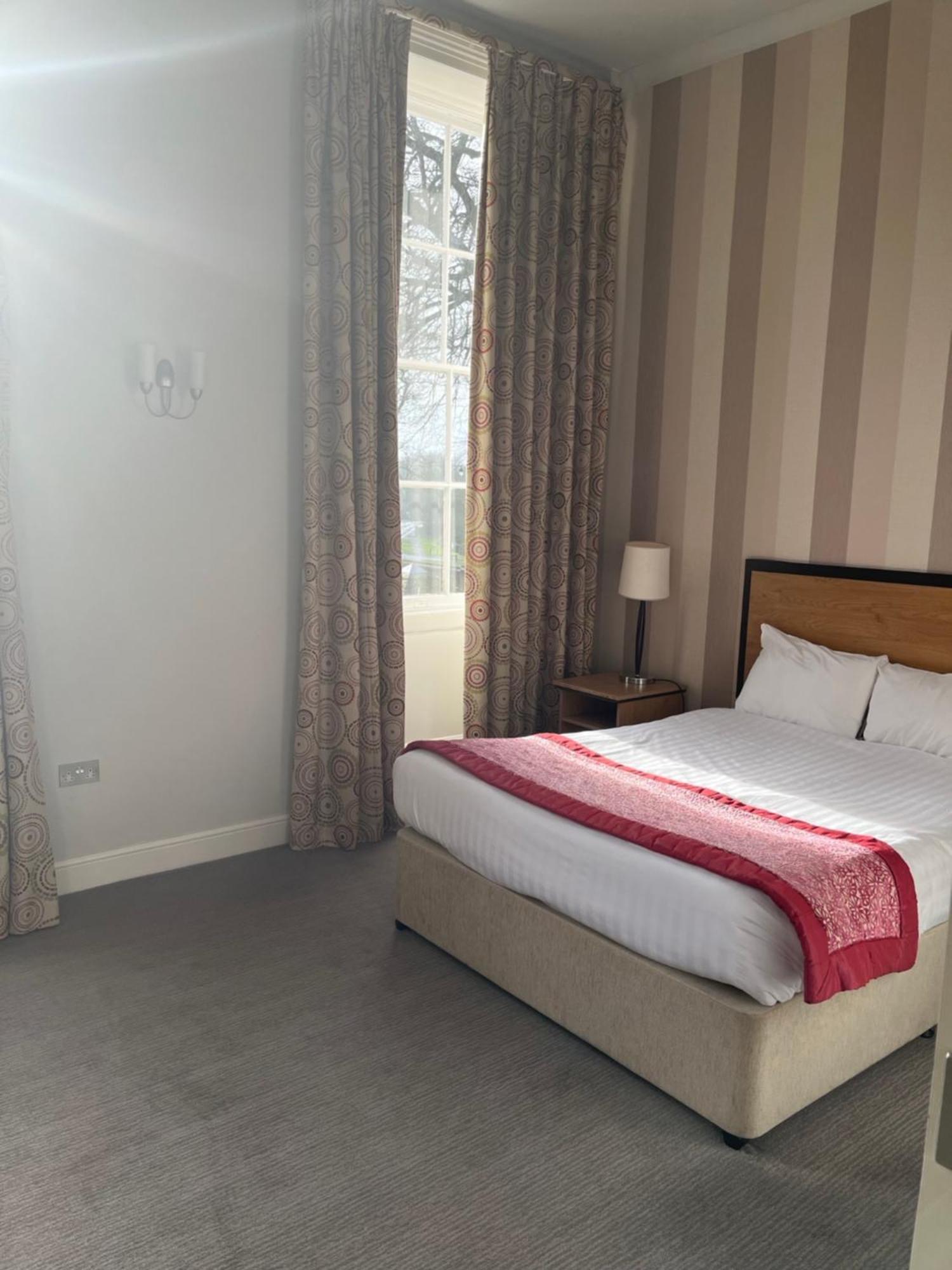 The Riverside House Hotel Mildenhall Dış mekan fotoğraf