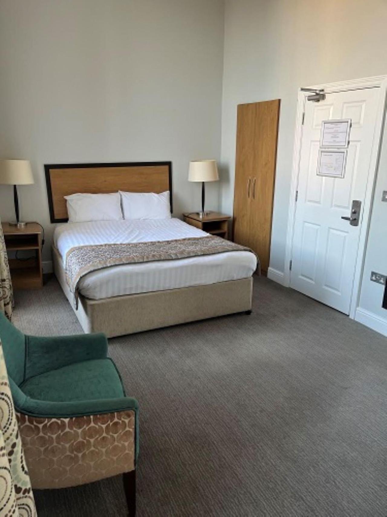 The Riverside House Hotel Mildenhall Dış mekan fotoğraf