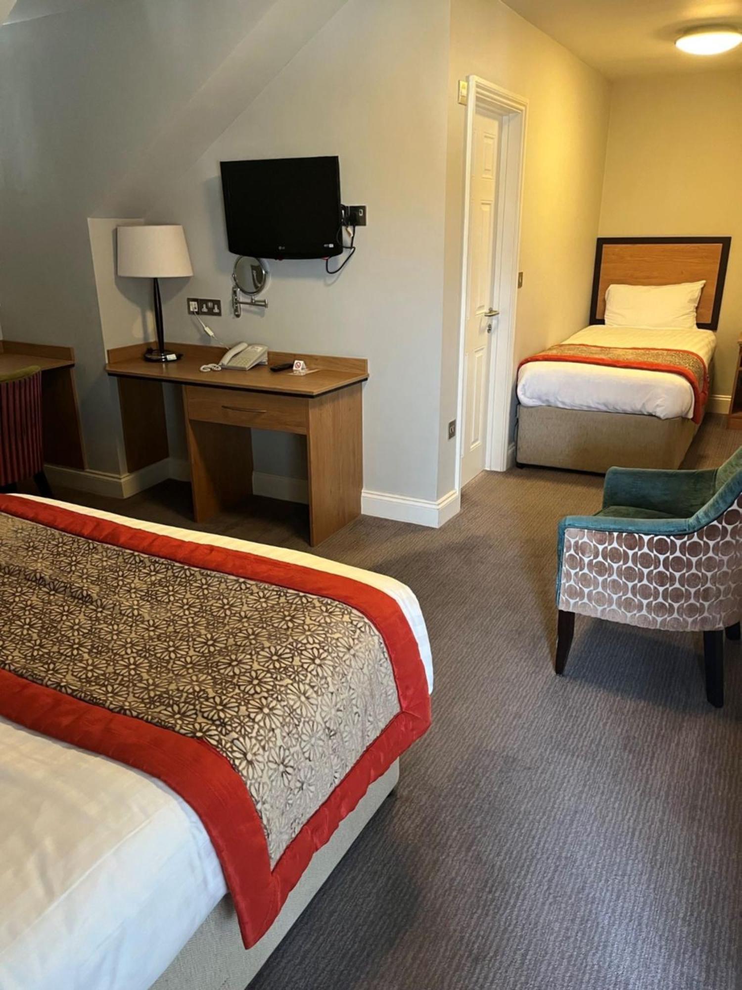 The Riverside House Hotel Mildenhall Dış mekan fotoğraf