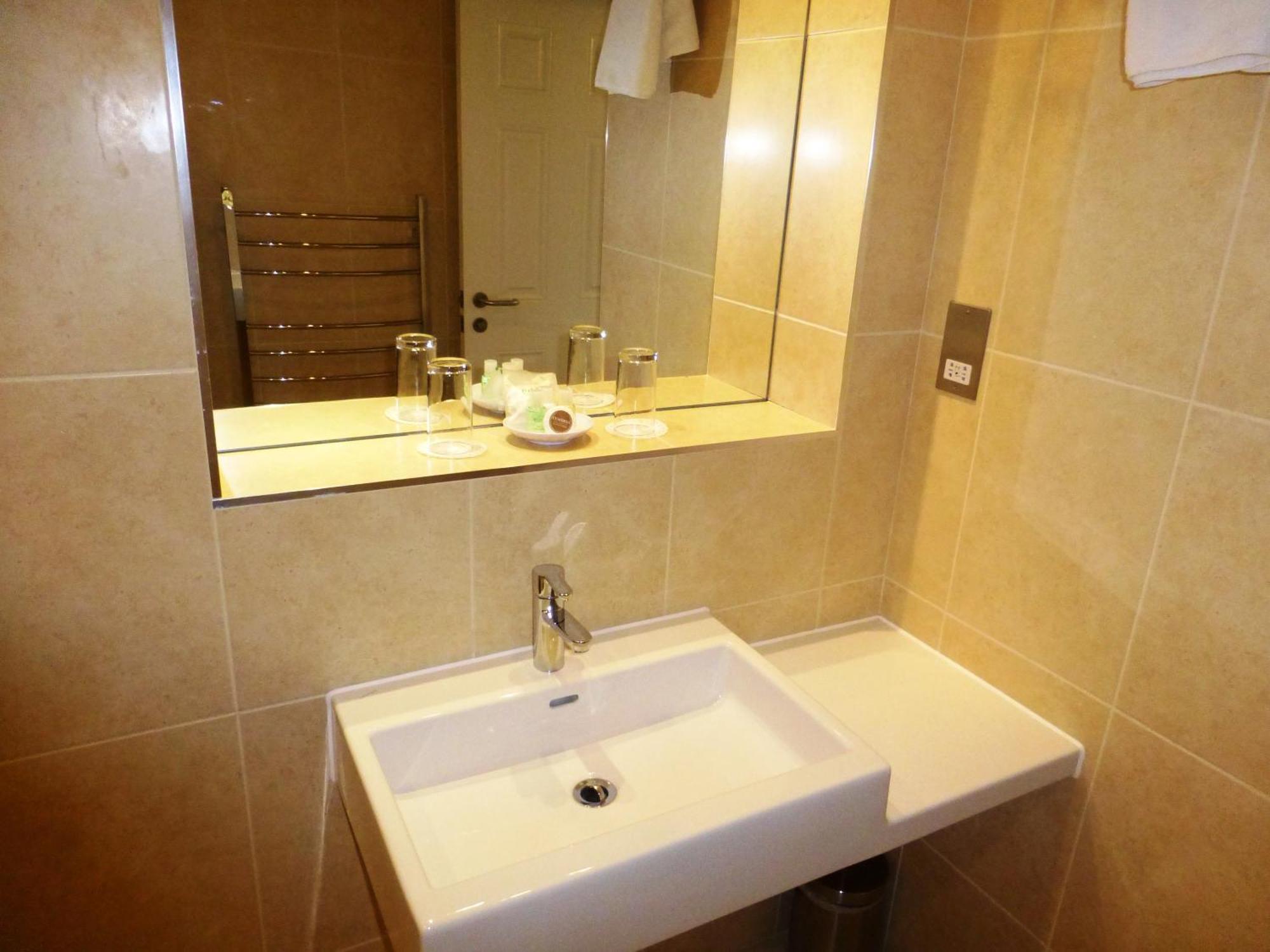 The Riverside House Hotel Mildenhall Oda fotoğraf