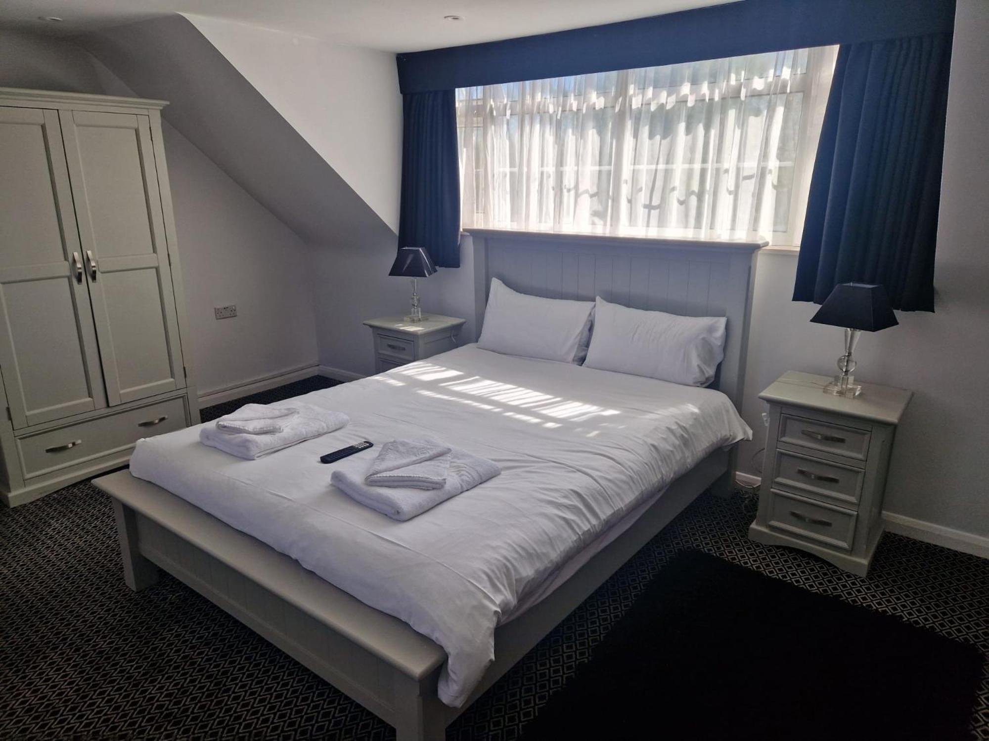 The Riverside House Hotel Mildenhall Dış mekan fotoğraf