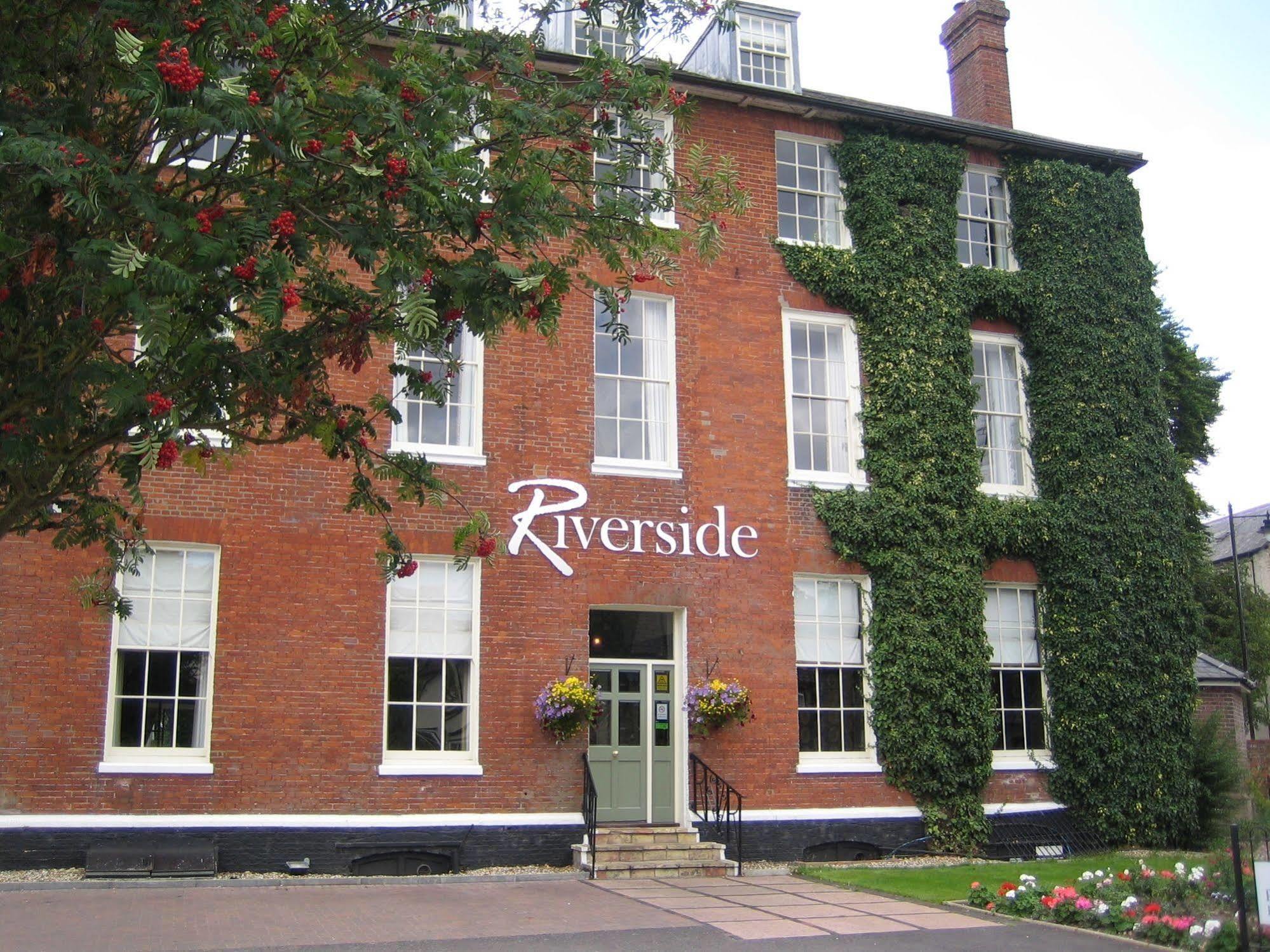 The Riverside House Hotel Mildenhall Dış mekan fotoğraf