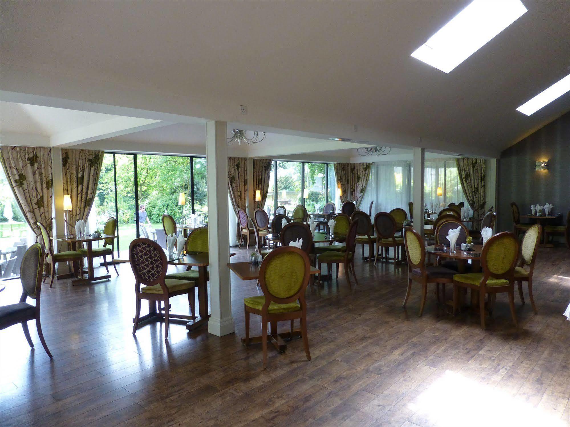 The Riverside House Hotel Mildenhall Dış mekan fotoğraf