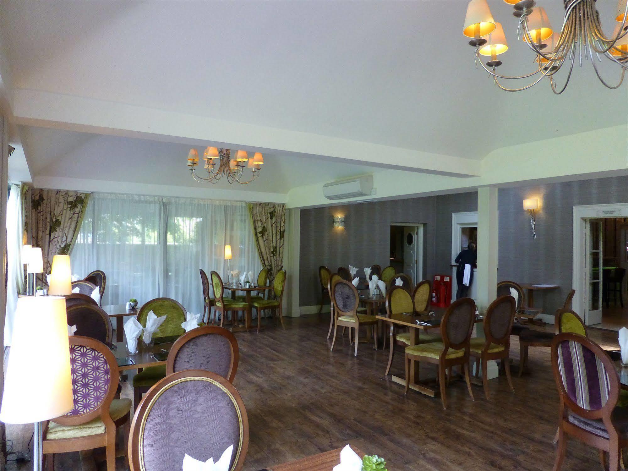 The Riverside House Hotel Mildenhall Dış mekan fotoğraf