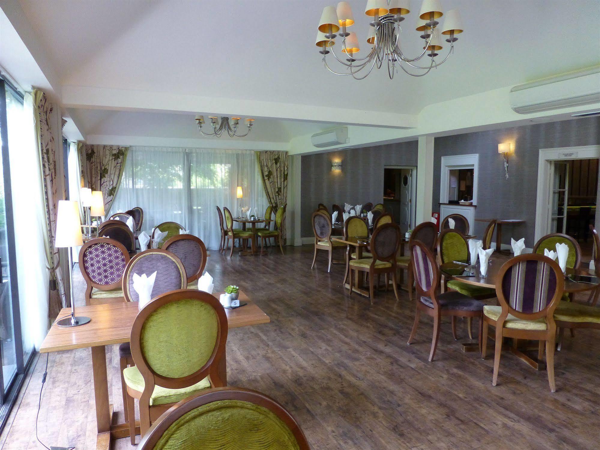 The Riverside House Hotel Mildenhall Dış mekan fotoğraf