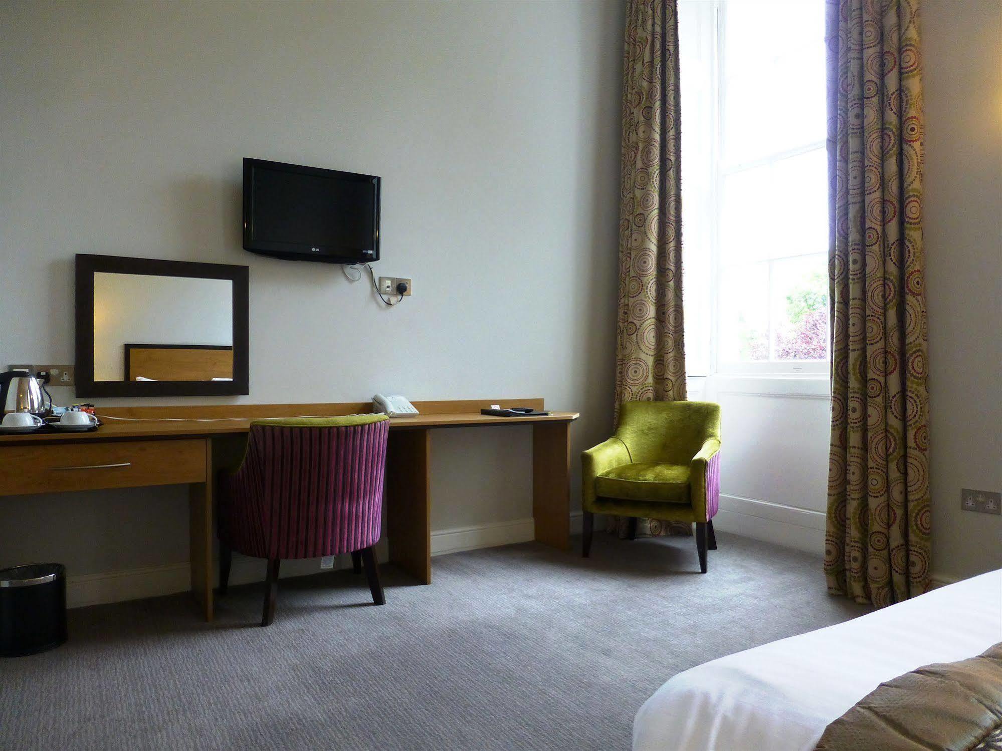 The Riverside House Hotel Mildenhall Dış mekan fotoğraf