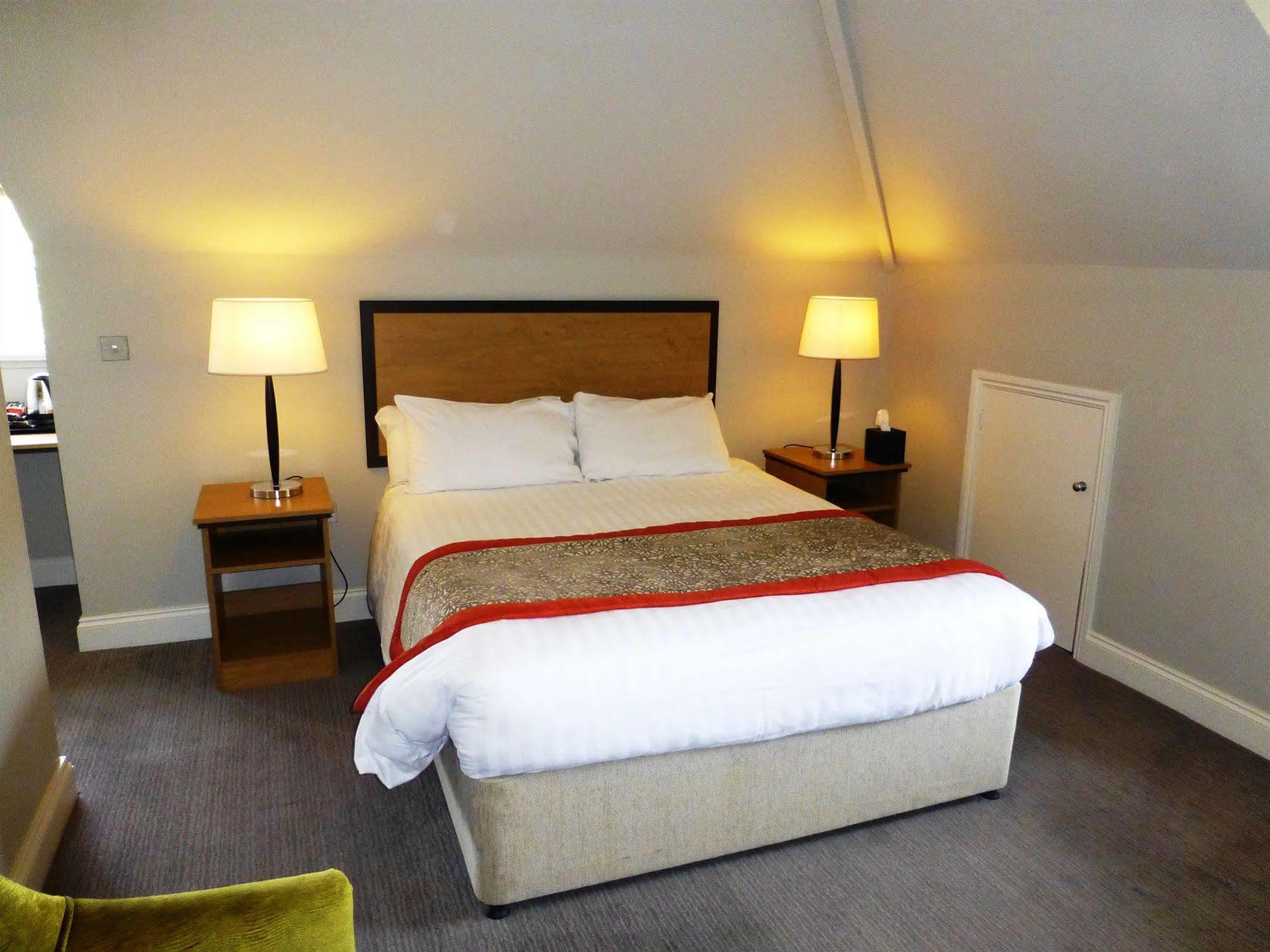 The Riverside House Hotel Mildenhall Dış mekan fotoğraf