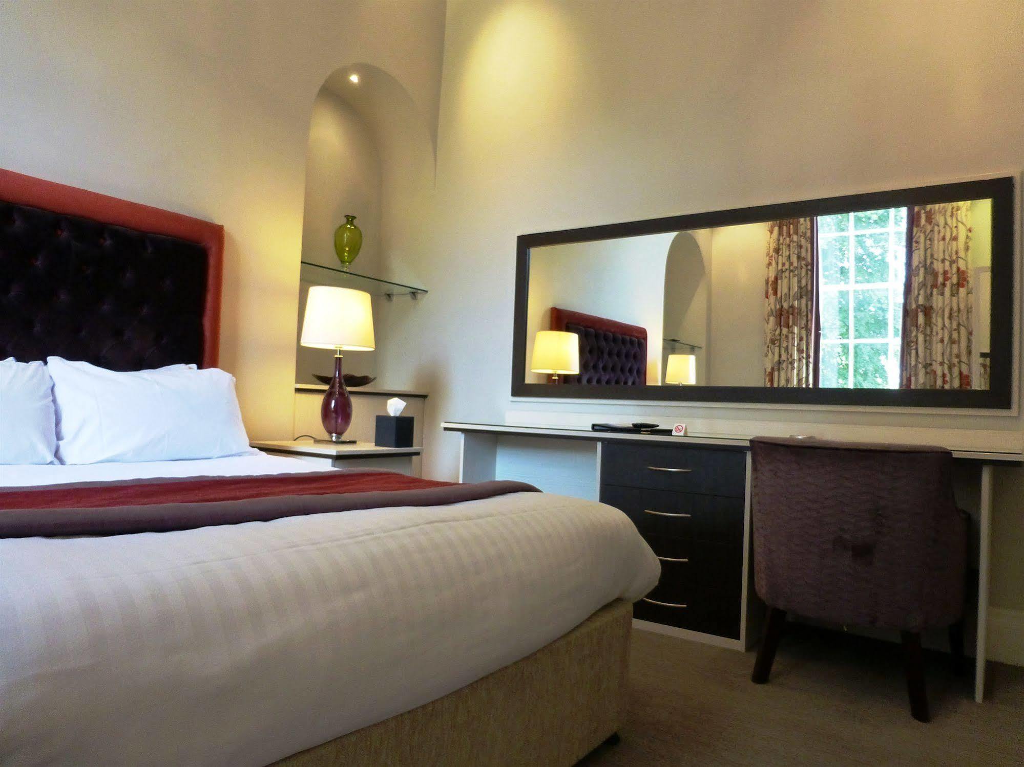 The Riverside House Hotel Mildenhall Dış mekan fotoğraf