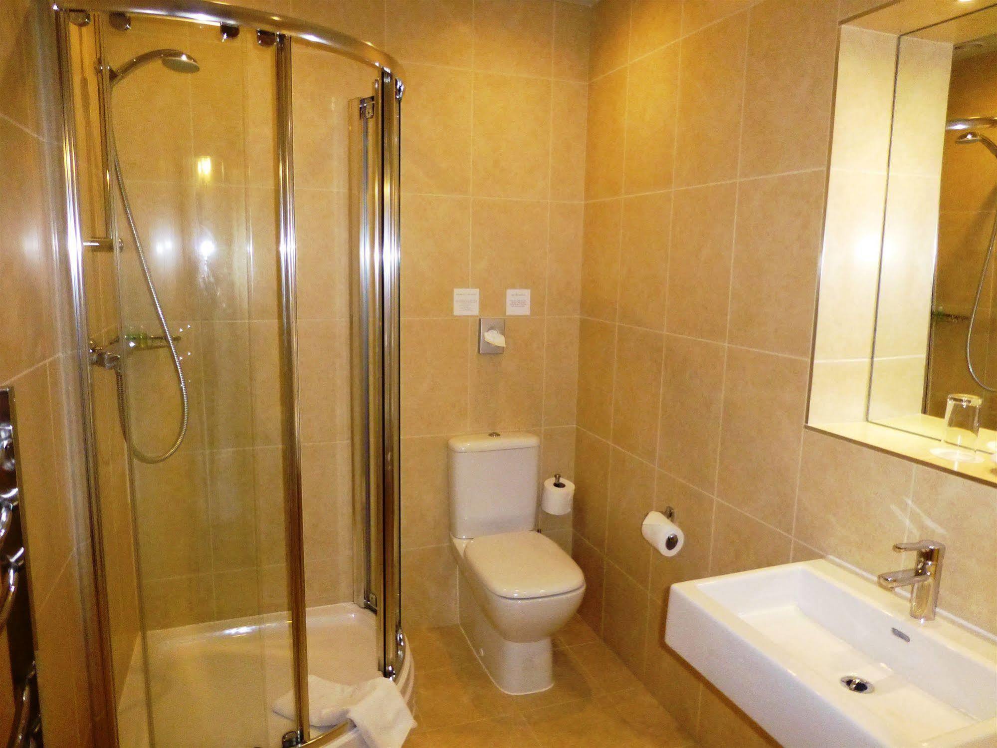 The Riverside House Hotel Mildenhall Dış mekan fotoğraf