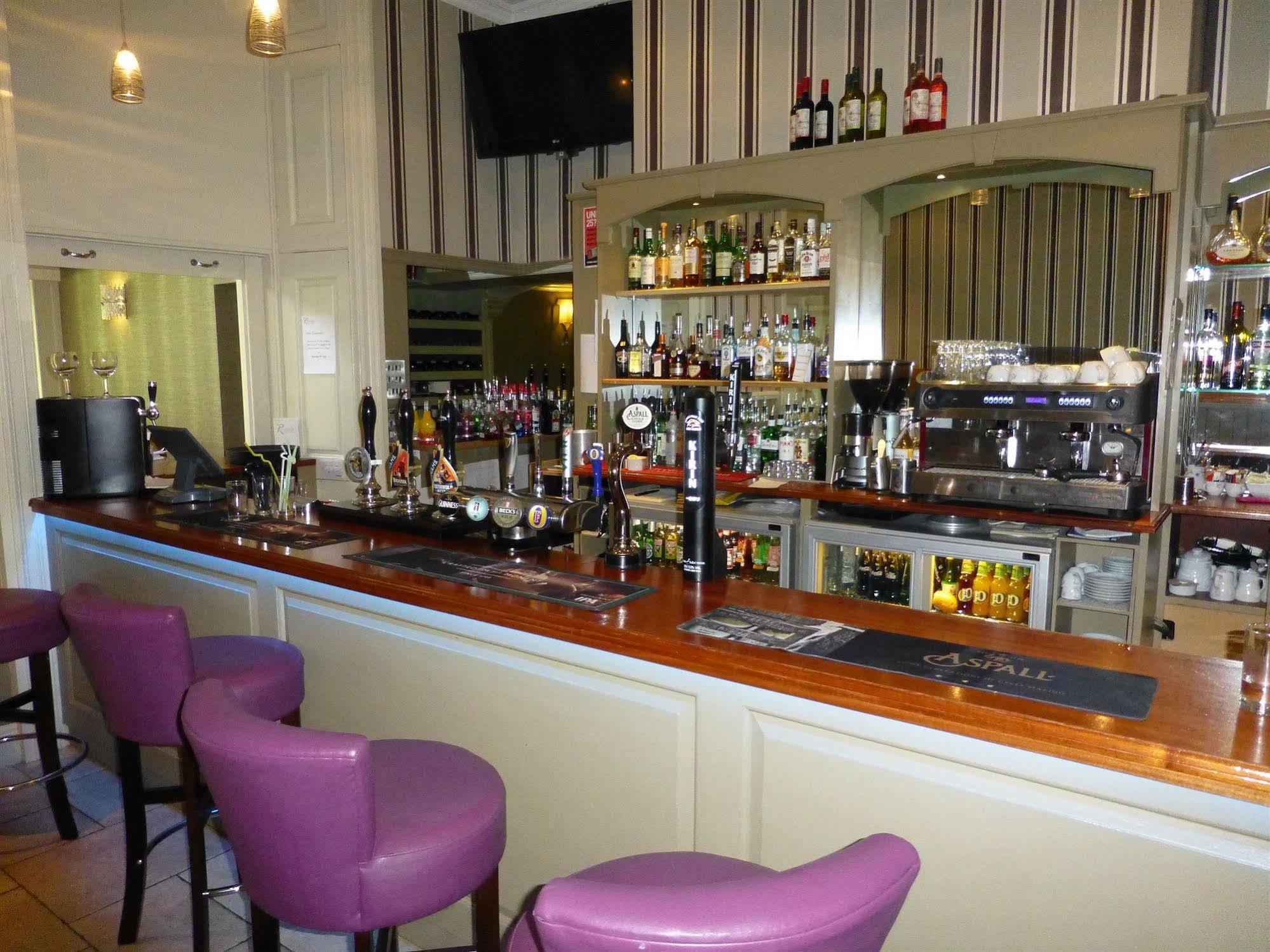 The Riverside House Hotel Mildenhall Dış mekan fotoğraf